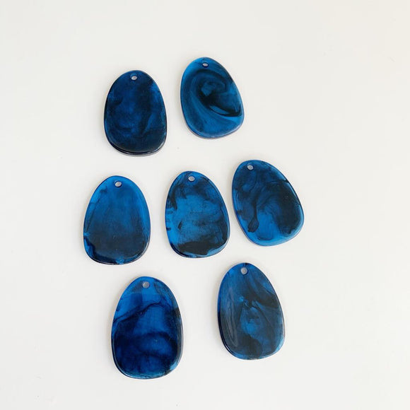 Resin Pendant Oval Blue